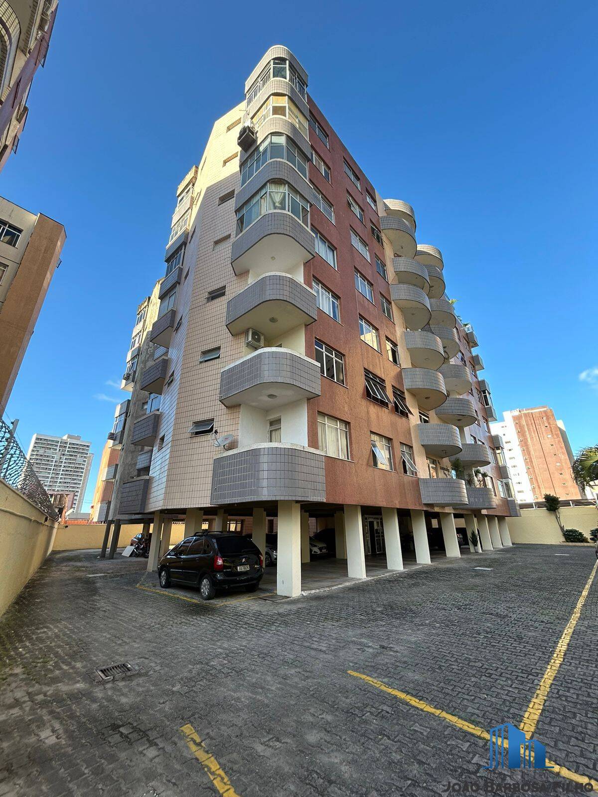 Apartamento à venda com 3 quartos, 150m² - Foto 2