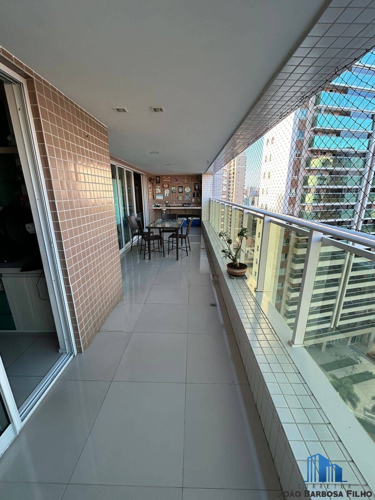 Apartamento à venda com 3 quartos, 186m² - Foto 1