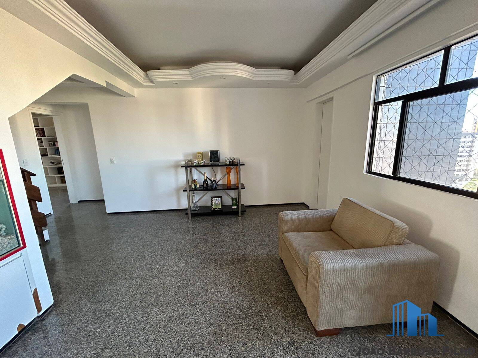 Apartamento à venda com 4 quartos, 200m² - Foto 2